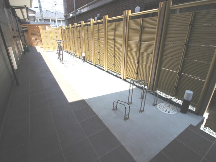 物件外観写真4　(駐輪場)