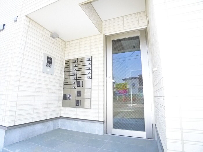 物件外観写真4　(エントランス部分)