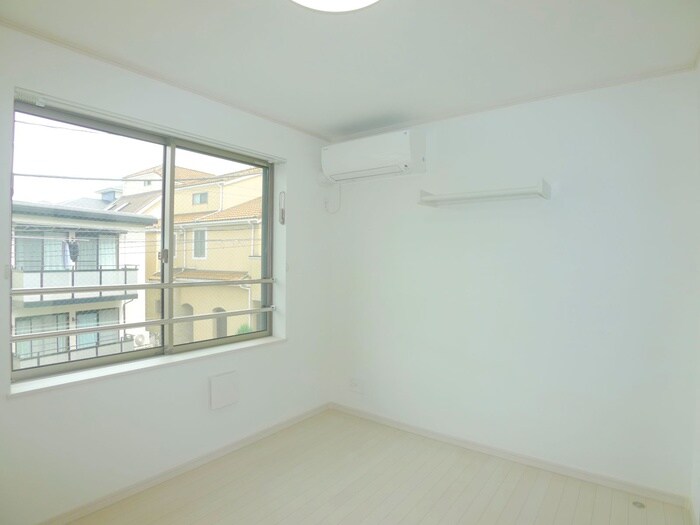 物件内観写真8　(室内からの展望)