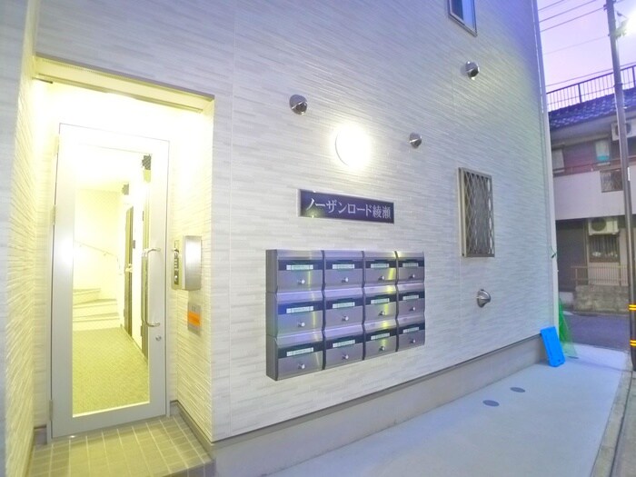 物件外観写真3　(エントランス部分)