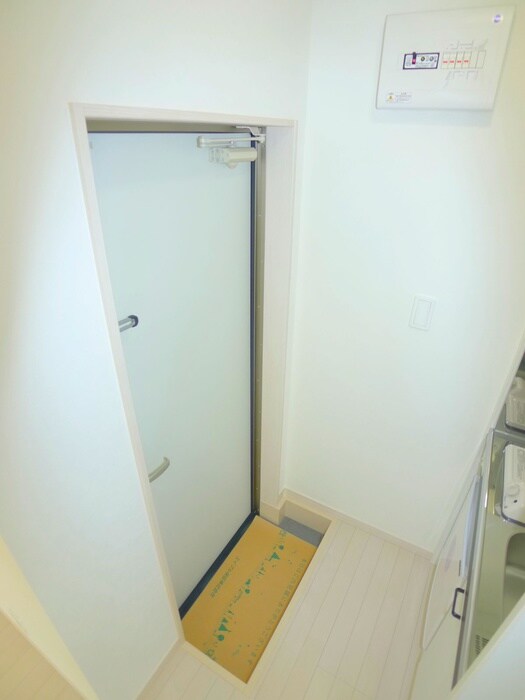 物件内観写真15　(玄関)