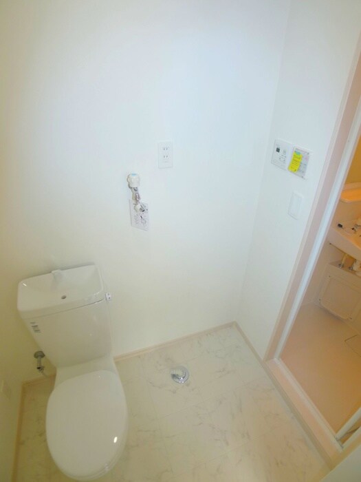 物件内観写真18　(洗濯機置場)