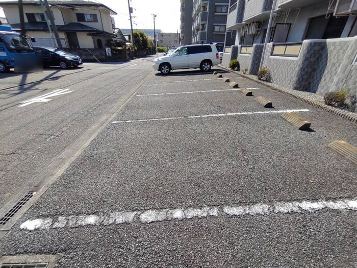 物件外観写真5　(駐車場)