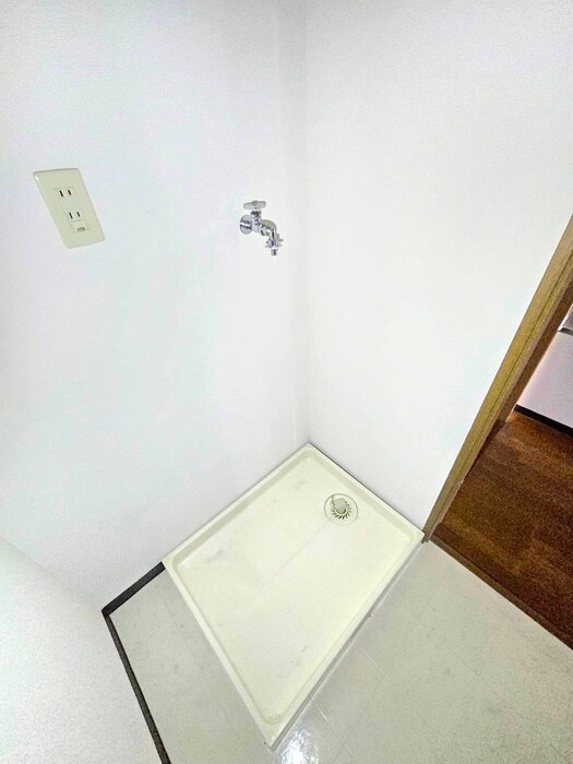 物件内観写真13　(洗濯機置場)