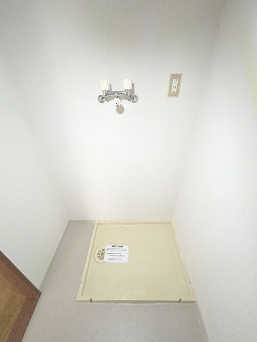 物件内観写真10　(洗濯機置場)