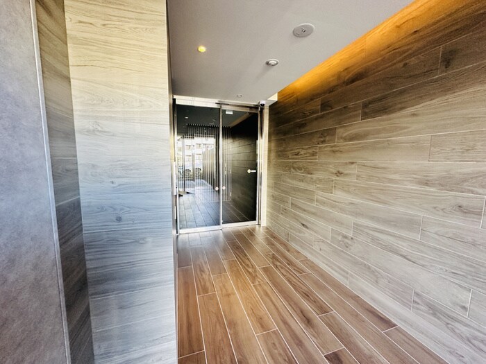 物件外観写真3　(エントランス部分)