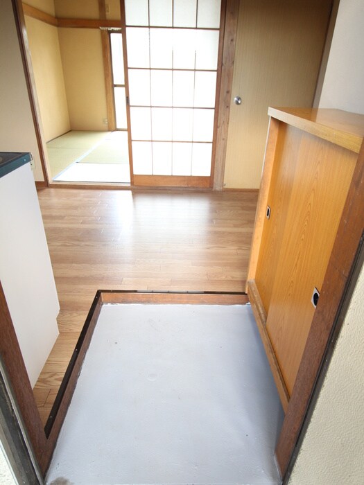 物件内観写真16　(玄関)