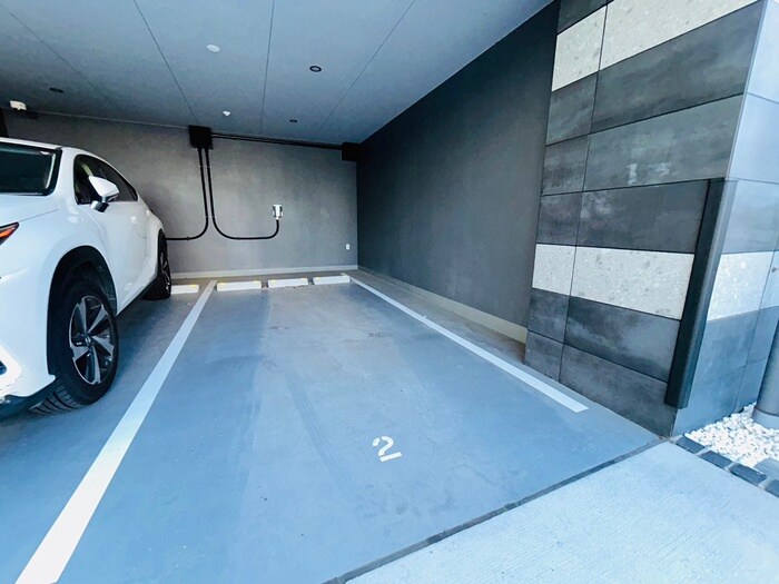 物件外観写真6　(駐車場)