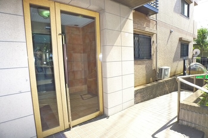 物件外観写真3　(エントランス部分)