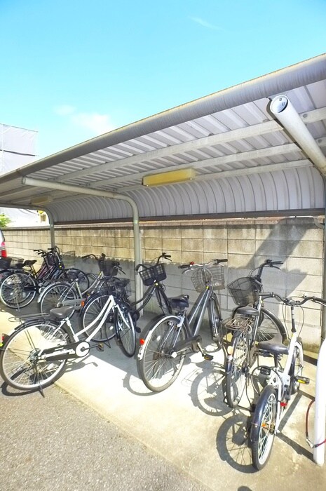 物件外観写真4　(駐車場)