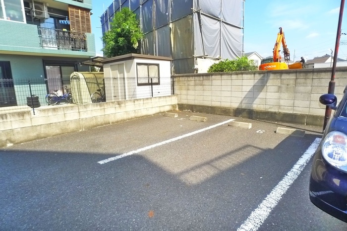 物件外観写真5　(駐車場)