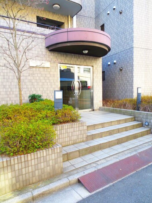 物件外観写真2　(エントランス部分)