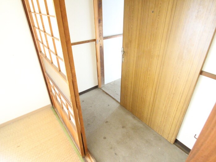 物件内観写真11　(玄関)