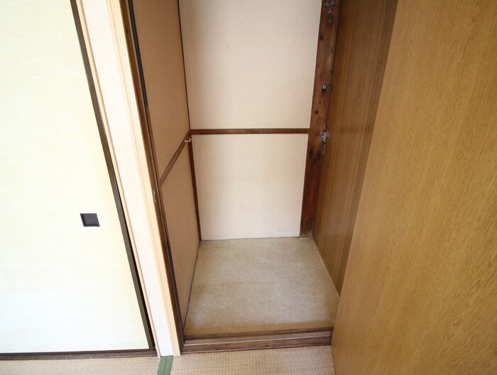 物件内観写真16　(玄関)