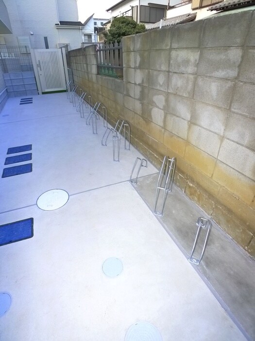 物件外観写真3　(駐輪場)