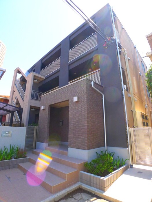 物件外観写真2　(エントランス部分)