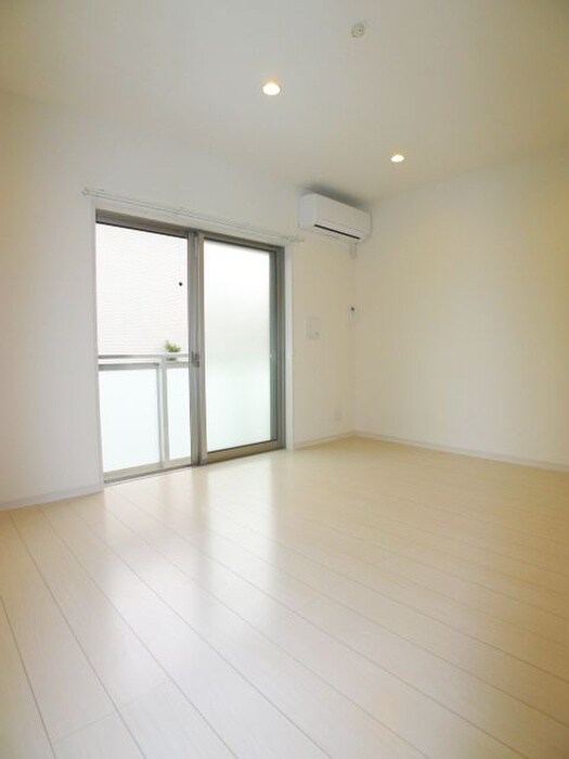 物件内観写真7　(室内からの展望)