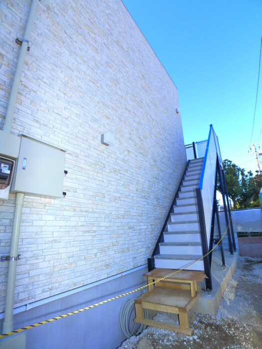 物件外観写真4　(エントランス部分)