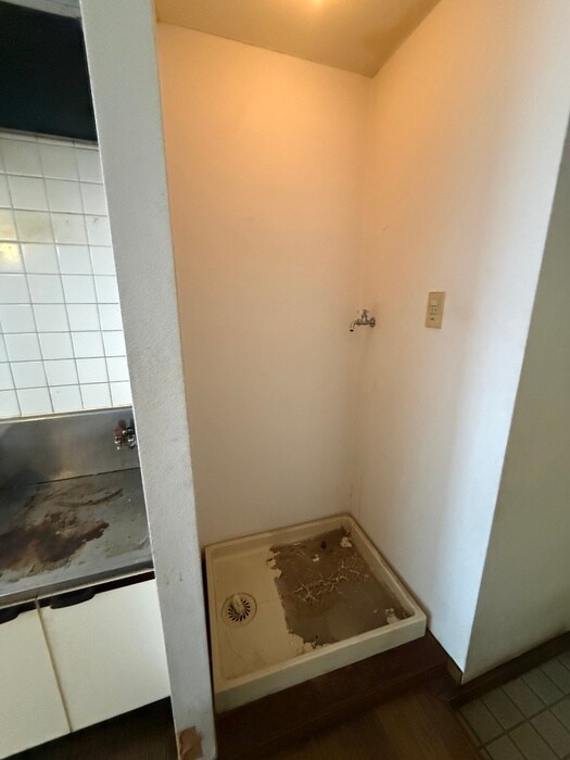 物件内観写真13　(洗濯機置場)