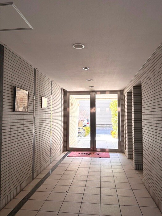 物件外観写真2　(エントランス部分)