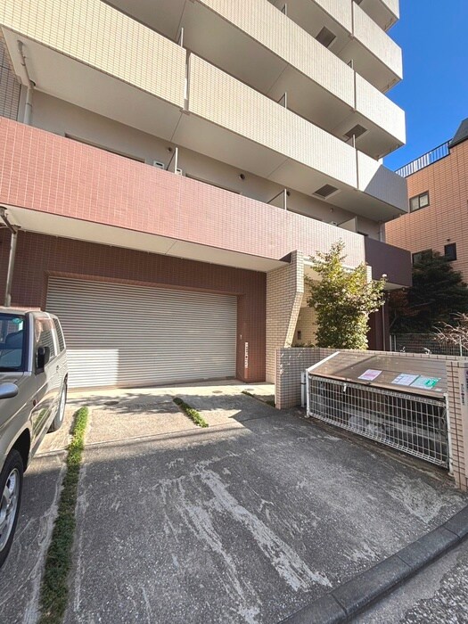 物件外観写真6　(駐車場)