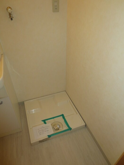 物件内観写真18　(洗濯機置場)