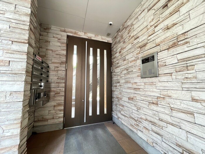 物件外観写真5　(エントランス部分)