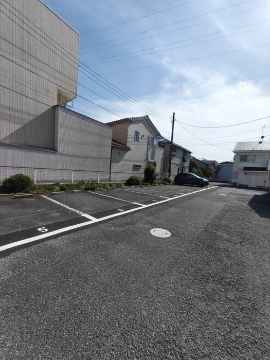 物件外観写真3　(駐車場)
