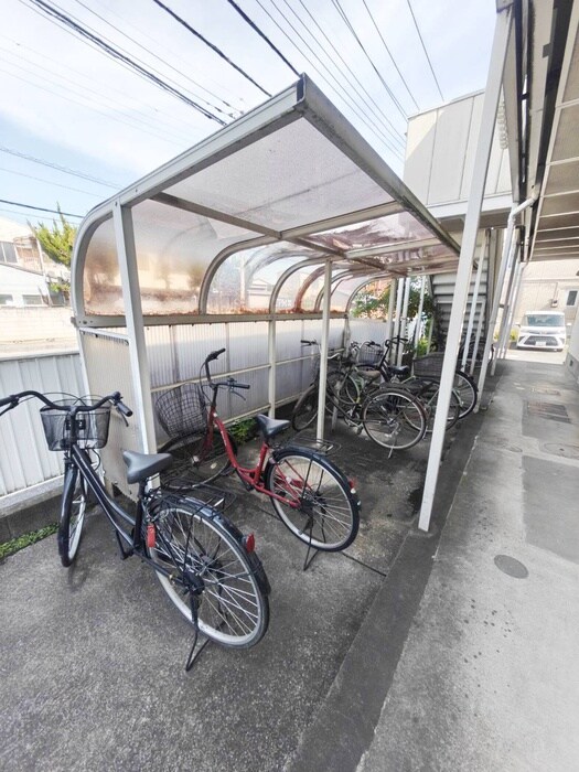 物件外観写真5　(駐輪場)