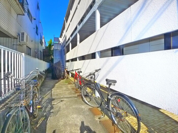 物件外観写真6　(駐輪場)
