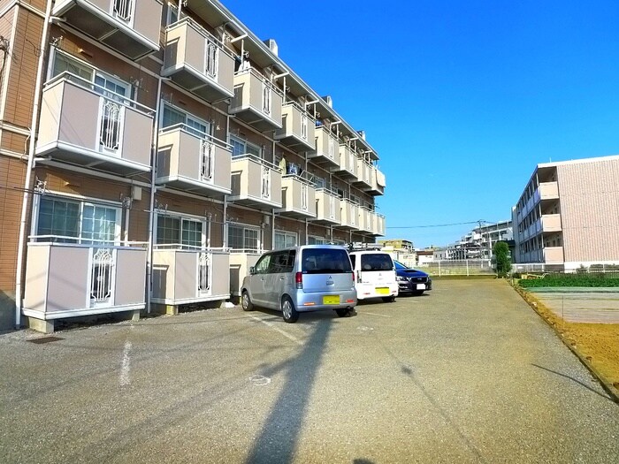 物件外観写真4　(駐車場)