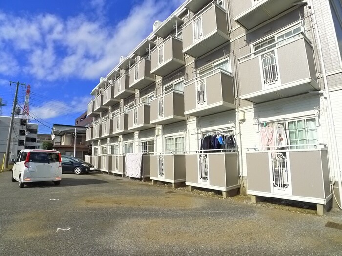 物件外観写真4　(駐車場)