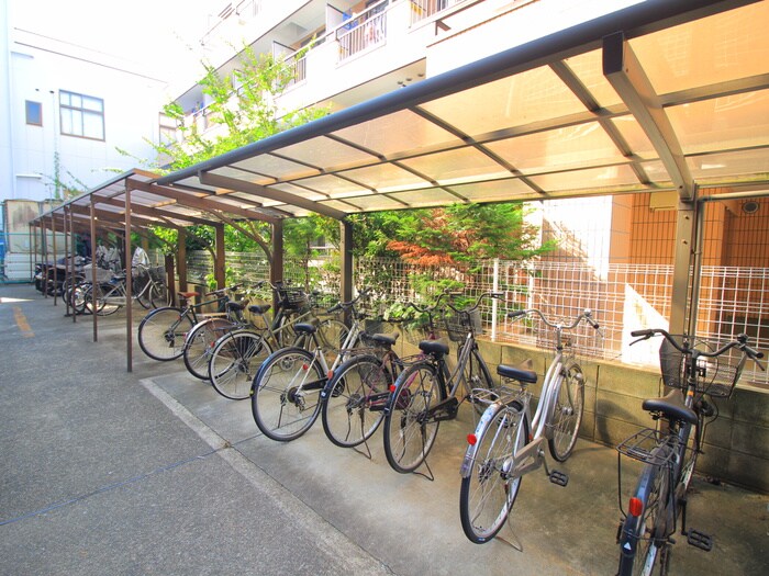 物件外観写真4　(駐輪場)