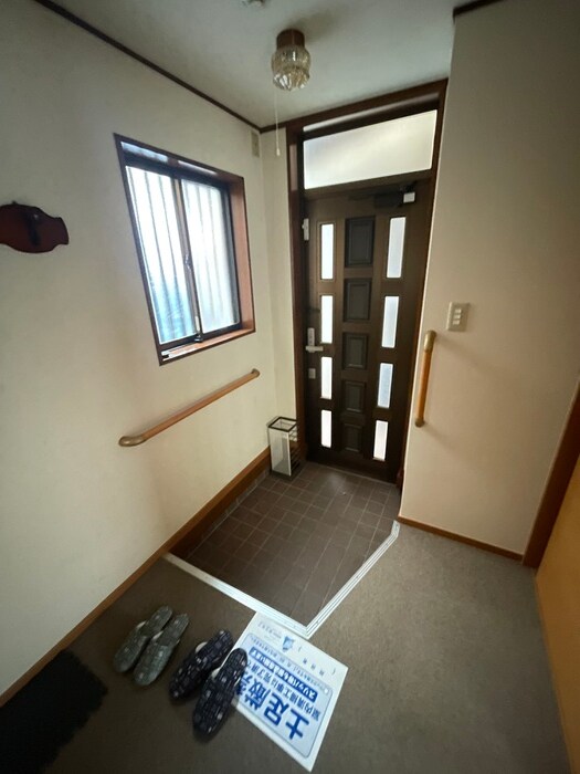 物件内観写真7　(玄関)