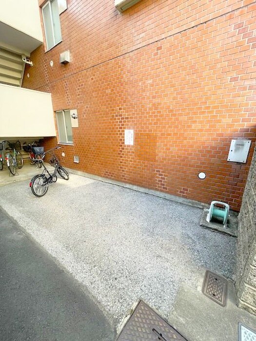 物件外観写真3　(駐輪場)