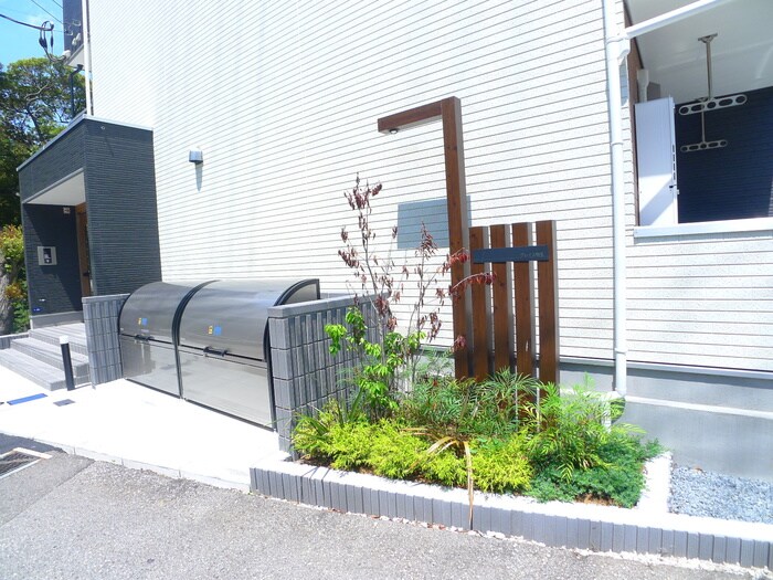 物件外観写真5　(エントランス部分)