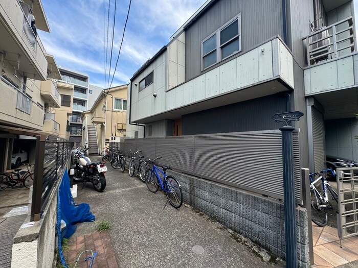 物件外観写真5　(エントランス部分)