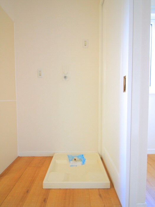 物件内観写真16　(洗濯機置場)