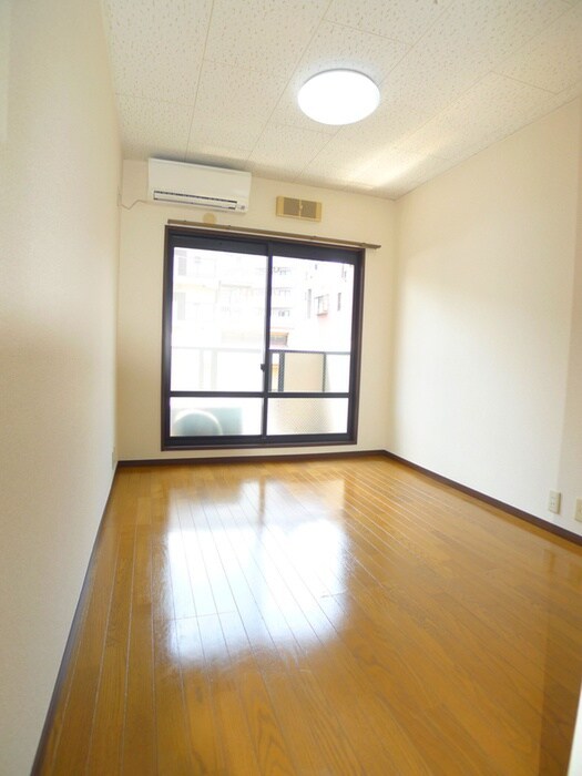 物件内観写真8　(室内からの展望)