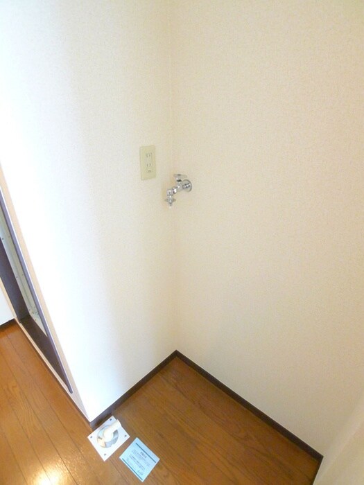 物件内観写真13　(洗濯機置場)