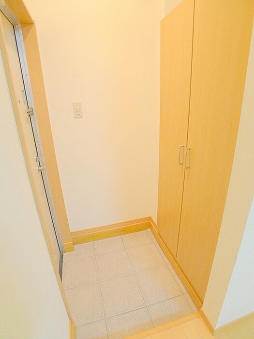 物件内観写真9　(玄関)