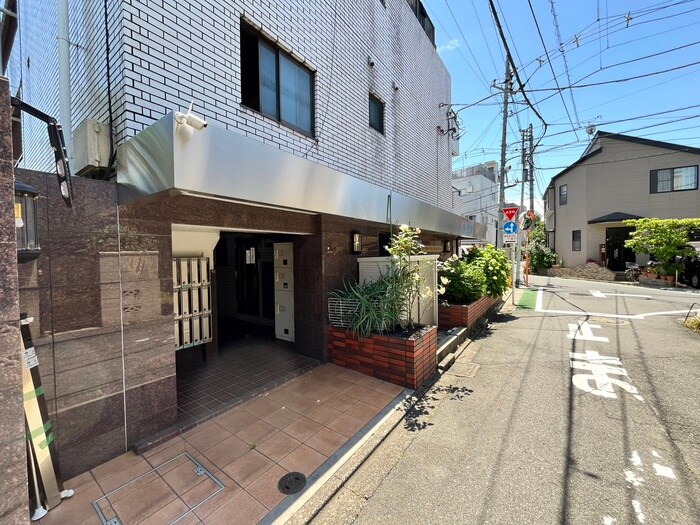 物件外観写真4　(エントランス部分)