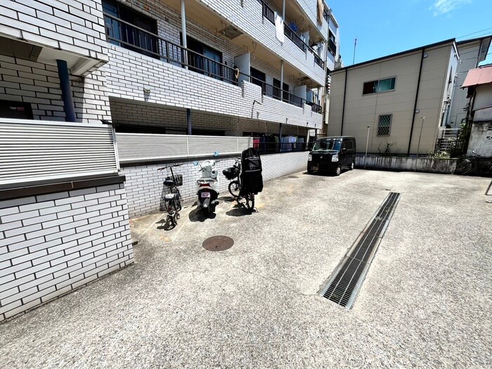 物件外観写真6　(駐輪場)