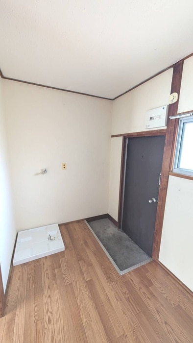 物件内観写真8　(玄関)