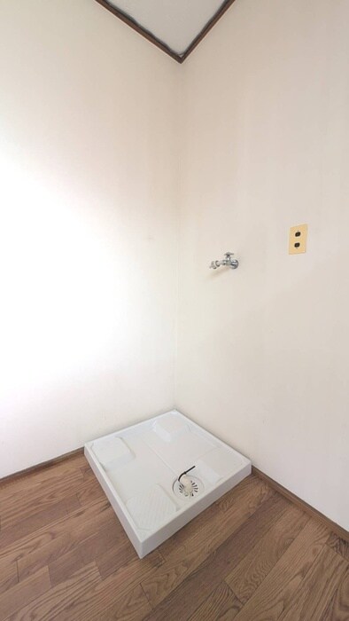 物件内観写真15　(洗濯機置場)