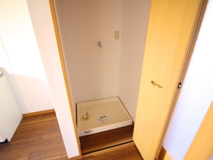 物件内観写真12　(洗濯機置場)