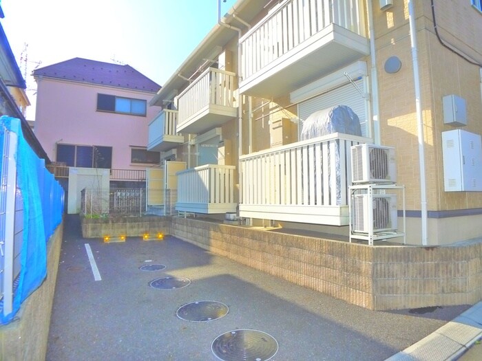 物件外観写真4　(駐車場)