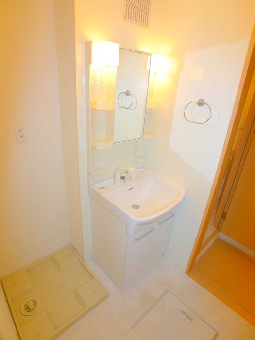 物件内観写真17　(洗濯機置場)