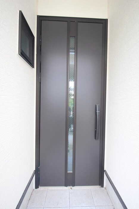 物件外観写真6　(エントランス部分)