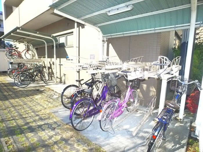 物件外観写真5　(駐輪場)